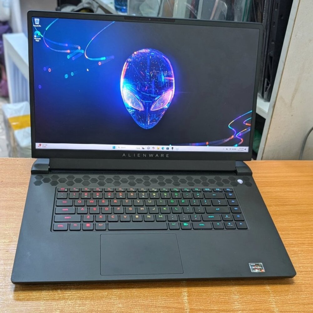 ALIENWARE M17 R5